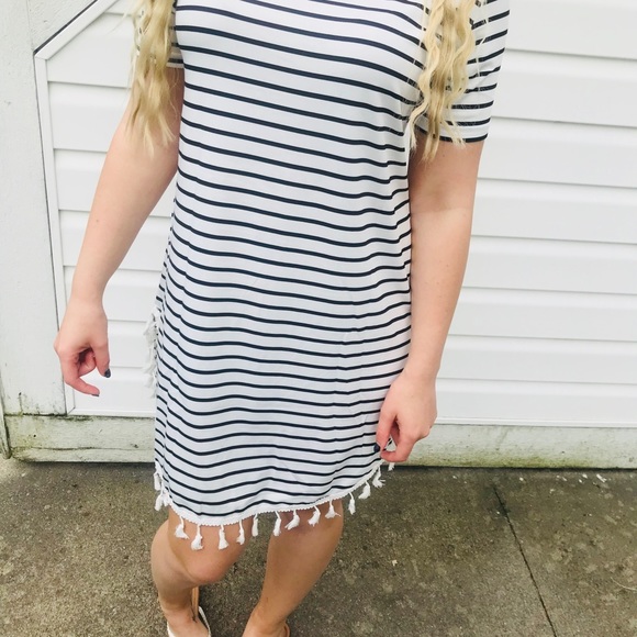 Black and white striped dress - Picture 4 of 7